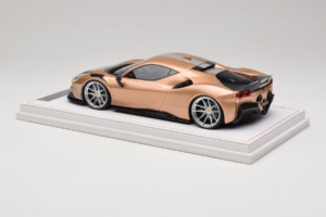 Ferrari SF90 Novitec Złoty Srebrny Pasek IVY 1:18 REMC028 Żywica — zdjęcie 5 z 7