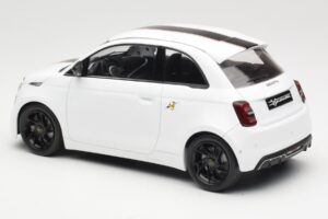 Abarth 500e Biały IXO 1:18 MCG18497 Metal — zdjęcie 5 z 6