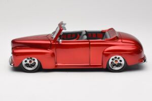 Ford Cabriolet Red Metallic Road Signature 1:18 30028 Metal — zdjęcie 4 z 8
