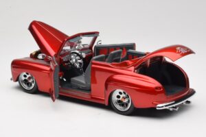 Ford Cabriolet Red Metallic Road Signature 1:18 30028 Metal — zdjęcie 5 z 8