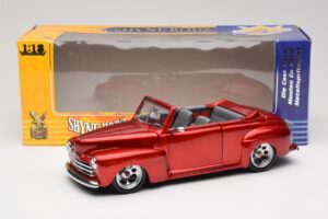 Ford Cabriolet Red Metallic Road Signature 1:18 30028 Metal — zdjęcie 8 z 8