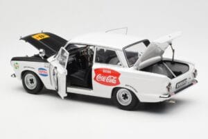 Ford Cortina Mk1 #3 P. Hughes / B. Young African Safari Rally 1964 AUTOart 1:18 86428 Metal — zdjęcie 5 z 8