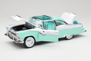 Ford Crown Victoria Seafoam Zielony & Biały Road Legends 1:18 92138 Metal — zdjęcie 2 z 7