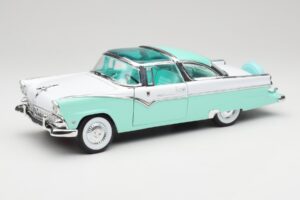 Ford Crown Victoria Seafoam Zielony & Biały Road Legends 1:18 92138 Metal