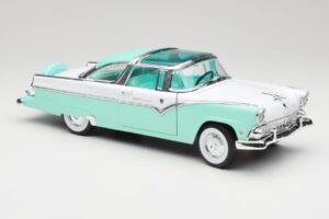Ford Crown Victoria Seafoam Zielony & Biały Road Legends 1:18 92138 Metal — zdjęcie 5 z 7