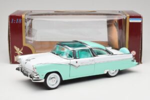Ford Crown Victoria Seafoam Zielony & Biały Road Legends 1:18 92138 Metal — zdjęcie 7 z 7