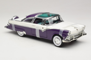 Ford Crown Victoria Biały Fioletowy Road Signature 1:18 92138-P1 Metal — zdjęcie 4 z 6