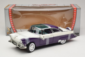 Ford Crown Victoria Biały Fioletowy Road Signature 1:18 92138-P1 Metal — zdjęcie 6 z 6