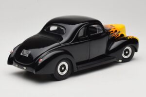 Ford Deluxe Hot Rod Czarny Universal Hobbies 1:18 6002 Metal — zdjęcie 3 z 8