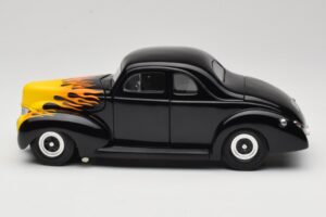 Ford Deluxe Hot Rod Czarny Universal Hobbies 1:18 6002 Metal — zdjęcie 4 z 8