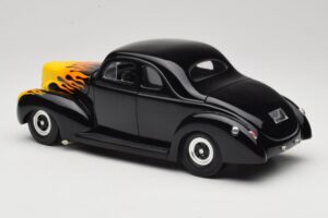 Ford Deluxe Hot Rod Czarny Universal Hobbies 1:18 6002 Metal — zdjęcie 7 z 8
