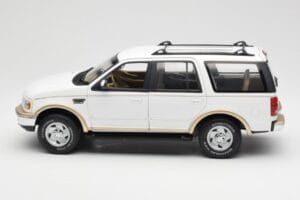 Ford Expedition Eddie Bauer Biały UT Models 1:18 22712 Metal — zdjęcie 4 z 8