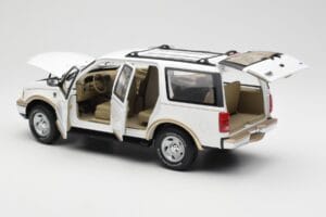 Ford Expedition Eddie Bauer Biały UT Models 1:18 22712 Metal — zdjęcie 5 z 8
