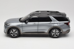 Ford Explorer Szary OEM 1:18 FORD2020 Metal — zdjęcie 4 z 8