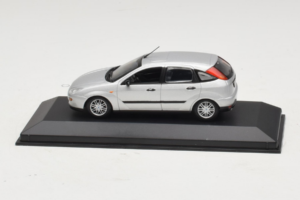 Ford Focus Mk1 Srebrny Minichamps 1:43 FOCUS006 Metal