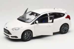 Ford Focus ST Mk2 Biały Minichamps 1:18 110082004 Metal — zdjęcie 2 z 8