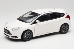 Ford Focus ST Mk2 Biały Minichamps 1:18 110082004 Metal