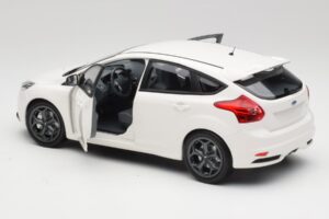 Ford Focus ST Mk2 Biały Minichamps 1:18 110082004 Metal — zdjęcie 5 z 8