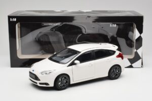 Ford Focus ST Mk2 Biały Minichamps 1:18 110082004 Metal — zdjęcie 8 z 8