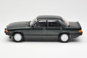 Ford Granada Mk2 2.8 Injection Ciemnozielony MCG 1:18 MCG18263 Metal — zdjęcie 3 z 6