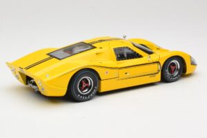 Ford GT40 Mk IV Żółty 1967 Shelby Collectibles 1:18 31414S Metal — zdjęcie 3 z 8