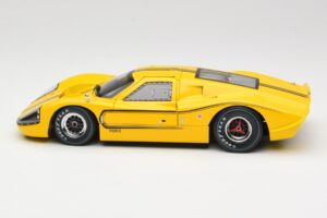 Ford GT40 Mk IV Żółty 1967 Shelby Collectibles 1:18 31414S Metal — zdjęcie 4 z 8