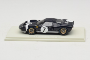 Ford GT40 Mk I #7 B. Bondurant / U. Maglioli 24 Hours of Le Mans 1965 Spark 1:43 S4536 Żywica