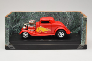 Ford High Tech Czerwony z Płomieniem American Muscle 1:18 7726 Metal