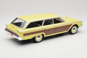 Ford Country Squire Żółty MCG 1:18 MCG18048 Metal — zdjęcie 2 z 6