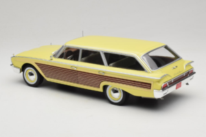 Ford Country Squire Żółty MCG 1:18 MCG18048 Metal — zdjęcie 5 z 6