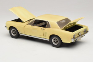 Ford Mustang Coupe Żółty The Walking Dead Greenlight 1:18 12958 Metal — zdjęcie 5 z 8