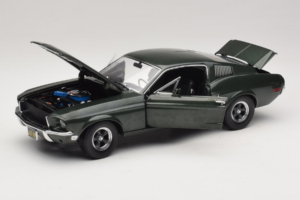 Ford Mustang GT Bullitt z Figurką Steve'a McQueena Greenlight 1:18 12885 Metal — zdjęcie 2 z 8