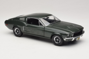 Ford Mustang GT Bullitt z Figurką Steve'a McQueena Greenlight 1:18 12885 Metal — zdjęcie 6 z 8