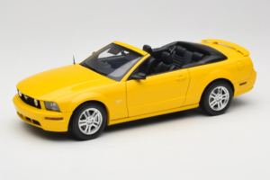 Ford Mustang GT S197 Kabriolet Screaming Yellow AUTOart 1:18 73062 Metal