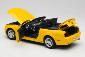 Ford Mustang GT S197 Kabriolet Screaming Yellow AUTOart 1:18 73062 Metal — zdjęcie 5 z 8