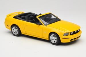Ford Mustang GT S197 Kabriolet Screaming Yellow AUTOart 1:18 73062 Metal — zdjęcie 6 z 8