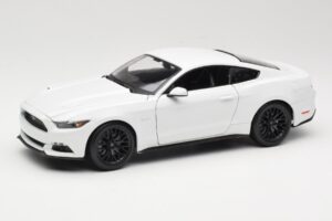 Ford Mustang GT S550 Biały Maisto 1:18 31197 Metal
