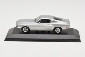 Ford Mustang GT Srebrny Minichamps 1:43 FORD001 Metal