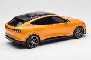 Ford Mustang Mach-E GT Performance Cyber Pomarańczowy Otto 1:18 OT983 Żywica — zdjęcie 2 z 6