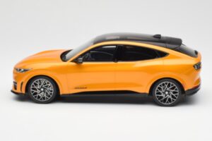 Ford Mustang Mach-E GT Performance Cyber Pomarańczowy Otto 1:18 OT983 Żywica — zdjęcie 3 z 6