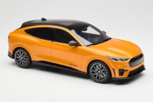 Ford Mustang Mach-E GT Performance Cyber Pomarańczowy Otto 1:18 OT983 Żywica — zdjęcie 4 z 6