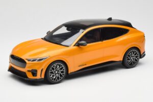 Ford Mustang Mach-E GT Performance Cyber Pomarańczowy Otto 1:18 OT983 Żywica