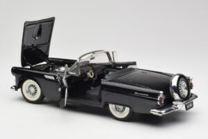 Ford Thunderbird Kabriolet Czarny Revell 1:18 8818-M1 Metal — zdjęcie 5 z 8