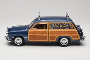Ford Woody Station Wagon Bayview Blue Surf Shop Motor City 1:18 60002 Metal — zdjęcie 4 z 8