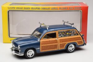 Ford Woody Station Wagon Bayview Blue Surf Shop Motor City 1:18 60002 Metal — zdjęcie 8 z 8