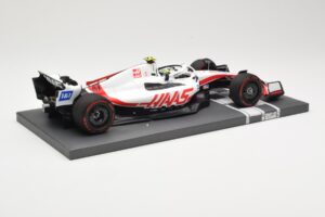 Haas VF-22 #47 M. Schumacher Bahrain GP 2022 Minichamps 1:18 117220147 Metal — zdjęcie 3 z 6