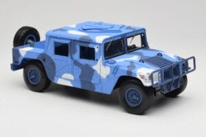Hummer H1 Humvee Niebieski & Biały Motormax 1:18 73157 Metal — zdjęcie 6 z 8