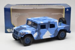 Hummer H1 Humvee Niebieski & Biały Motormax 1:18 73157 Metal — zdjęcie 8 z 8
