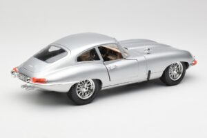 Jaguar E-Type Series 1 Srebrny Bburago 1:18 3018-M2 Metal — zdjęcie 3 z 8