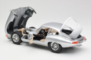 Jaguar E-Type Series 1 Srebrny Bburago 1:18 3018-M2 Metal — zdjęcie 5 z 8